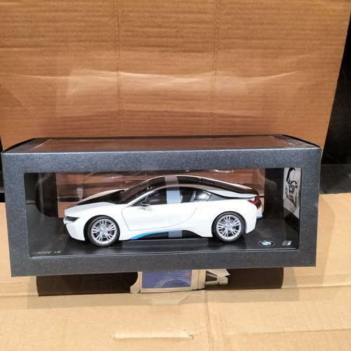 Bmw i8 - ,
